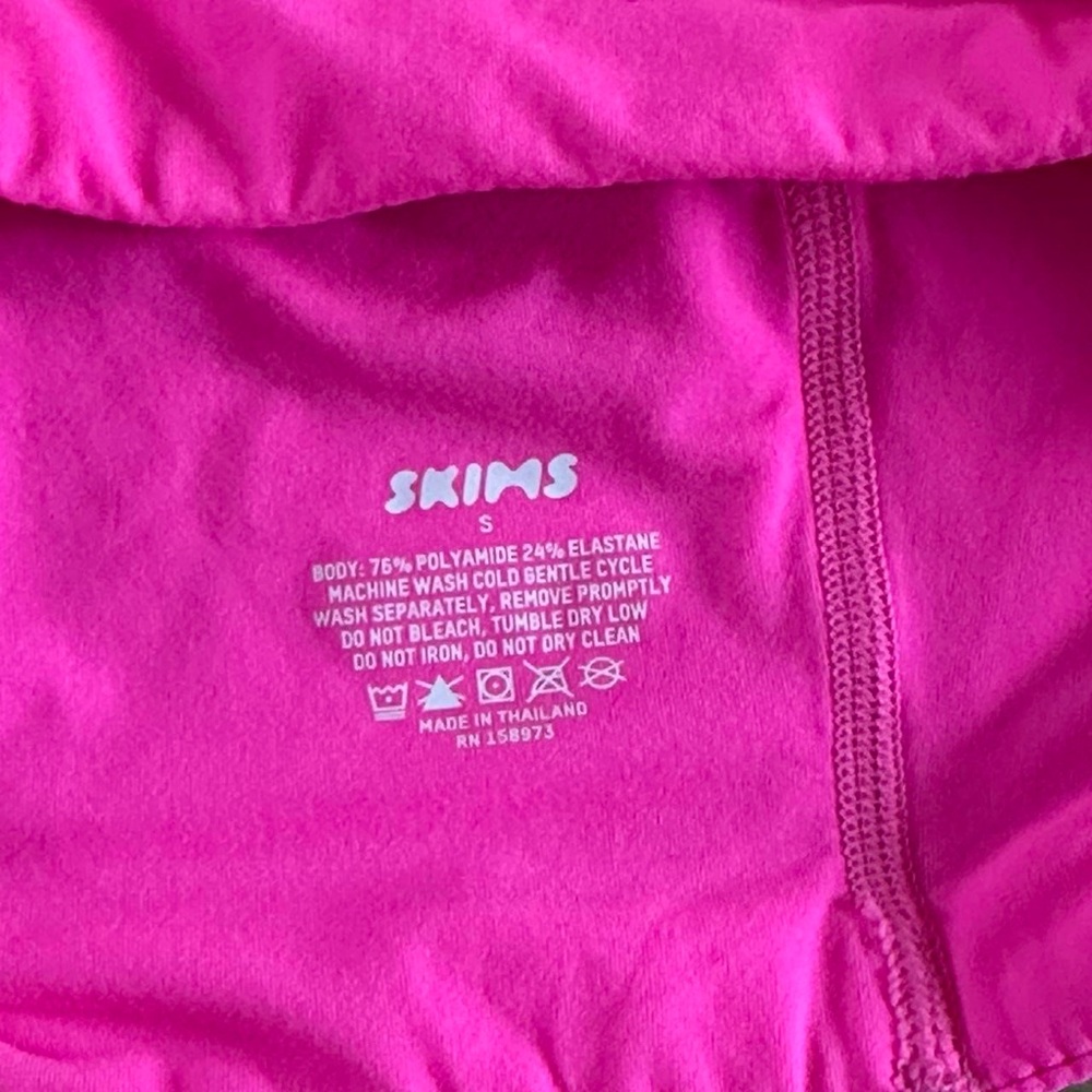 Hot pink Skims racer back crop top - Picture 3 of 4